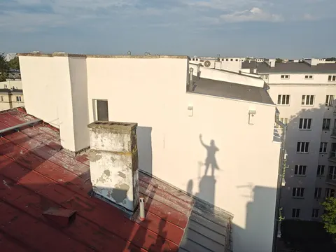 Odnowiona elewacja po pracach wysokościowych w Warszawie – ALPIFLEX